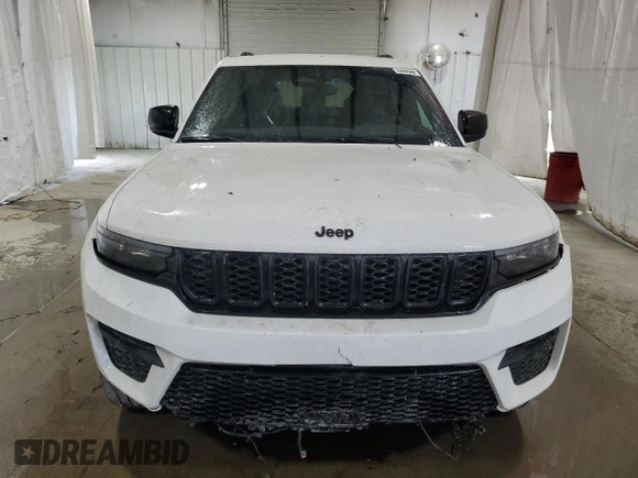 2023 Jeep Grand Cherokee Altitude z VIN 1C4RJHAGXPC640577, wystawiony jako Copart lot #56927745 z przebiegiem Nie podano mil oraz Czysty tytuł • Clean title. Historia ofert i sprzedaży dostępna na DreamBid. Obrazek 5.