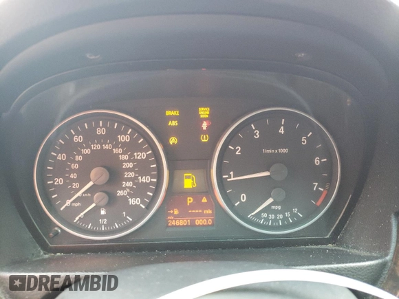 2007 BMW 3 Series 328i z VIN WBAVA33517KX80212, wystawiony jako Copart lot #55639855 z przebiegiem 246 801 mil mil oraz Szkoda całkowita • Salvage title. Historia ofert i sprzedaży dostępna na DreamBid. Obrazek 9.