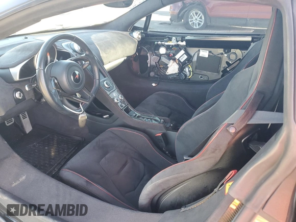 2015 McLaren 650S z VIN SBM11DAA5FW003652, wystawiony jako Copart lot #79296194 z przebiegiem Nie podano mil oraz Szkody całkowita. Historia ofert i sprzedaży dostępna na DreamBid. Obrazek 8.