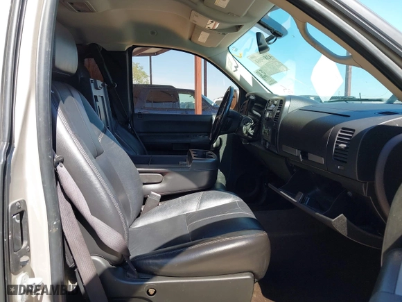 2008 Chevrolet Silverado 1500 LT w/1LT with VIN 1GCEC19J08Z275521, listed as a IAAI auction lot 41859064 with 171,186 mi miles. Bid and sale history available at carsss.com. Image 5.