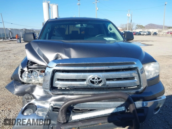 2013 Toyota Tundra z VIN 5TFRM5F18DX062669, wystawiony jako IAAI lot #41492200 z przebiegiem 100 531 mil mil oraz . Historia ofert i sprzedaży dostępna na DreamBid. Obrazek 12.