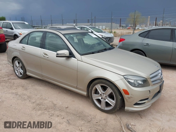 2011 Mercedes-Benz C 300 Sport z VIN WDDGF5EB8BR184662, wystawiony jako IAAI lot #42803819 z przebiegiem 152 941 mil mil oraz . Historia ofert i sprzedaży dostępna na DreamBid. Obrazek 1.