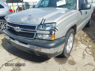 2006 Chevrolet Silverado 1500 Work Truck with VIN 1GCEC19X26Z245101, listed as a IAAI auction lot 41524361 with 189,845 mi miles. Bid and sale history available at carsss.com. Image 12.