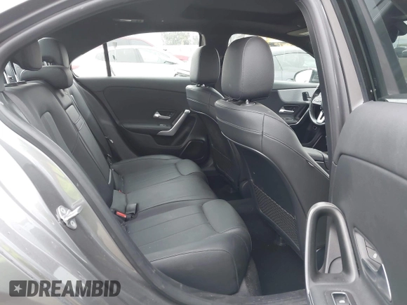 2021 Mercedes-Benz A 220 z VIN W1K3G4EB6MJ316650, wystawiony jako IAAI lot #42099393 z przebiegiem 27 510 mil mil oraz . Historia ofert i sprzedaży dostępna na DreamBid. Obrazek 8.