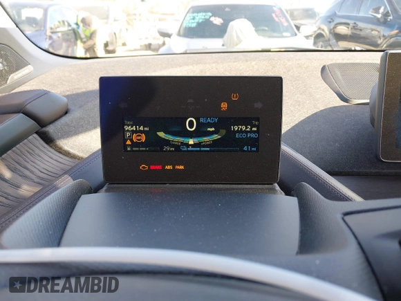 2017 BMW i3 z VIN WBY1Z8C31HV894473, wystawiony jako IAAI lot #41870525 z przebiegiem 96 414 mil mil oraz . Historia ofert i sprzedaży dostępna na DreamBid. Obrazek 7.