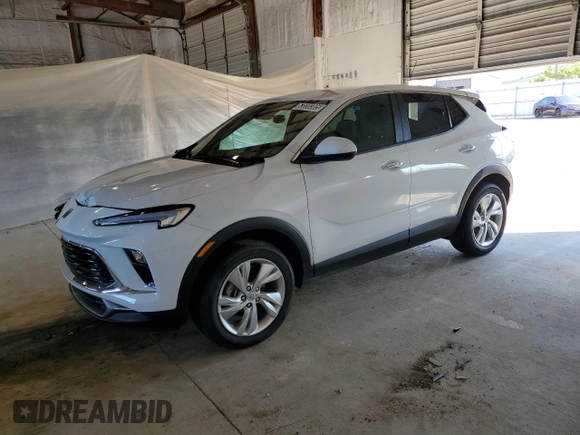 2025 Buick Encore GX Preferred z VIN KL4AMBSL1SB138224, wystawiony jako Copart lot #63030305 z przebiegiem 8 178 mil mil oraz Czysty tytuł • Clean title. Historia ofert i sprzedaży dostępna na DreamBid. Obrazek 1.