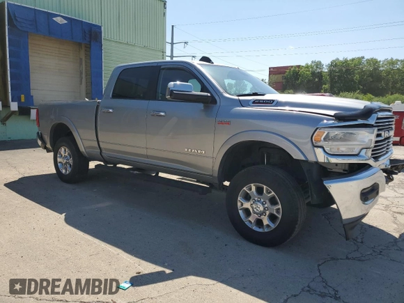 2022 Ram 2500 Laramie z VIN 3C6UR5FJ1NG423393, wystawiony jako Copart lot #57487395 z przebiegiem 124 528 mil mil oraz Szkoda całkowita • Salvage title. Historia ofert i sprzedaży dostępna na DreamBid. Obrazek 4.