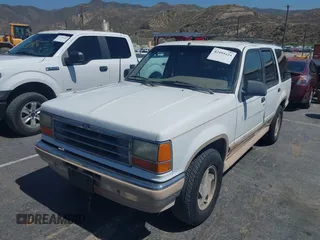 1993 Ford Explorer Eddie Bauer z VIN 1FMDU32X5PUD94496, wystawiony jako IAAI lot #42494424 z przebiegiem 26 047 mil mil oraz . Historia ofert i sprzedaży dostępna na DreamBid. Obrazek 2.