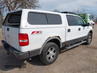 2006 Ford F-150 XLT z VIN 1FTPW14596FA51589, wystawiony jako IAAI lot #42124011 z przebiegiem 205 716 mil mil oraz . Historia ofert i sprzedaży dostępna na DreamBid. Obrazek 4.