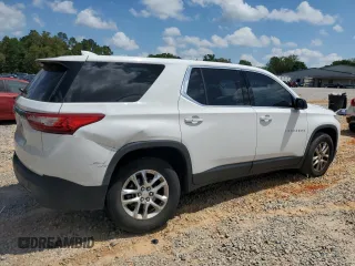 2018 Chevrolet Traverse LS z VIN 1GNERFKW3JJ203354, wystawiony jako Copart lot #54901925 z przebiegiem 110 898 mil mil oraz Szkoda całkowita • Salvage title. Historia ofert i sprzedaży dostępna na DreamBid. Obrazek 3.