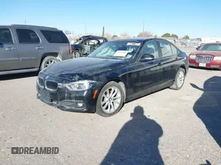 2018 BMW 3 Series 320i xDrive z VIN WBA8A3C52JA494542, wystawiony jako IAAI lot #41371426 z przebiegiem Nie podano mil oraz . Historia ofert i sprzedaży dostępna na DreamBid. Obrazek 17.