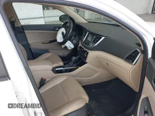 2016 Hyundai Tucson SE z VIN KM8J33A48GU192135, wystawiony jako IAAI lot #42216339 z przebiegiem 79 283 mil mil oraz . Historia ofert i sprzedaży dostępna na DreamBid. Obrazek 5.