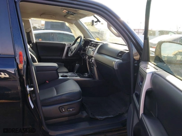 2019 Toyota 4Runner SR5 with VIN JTEBU5JRXK5705753, listed as a IAAI auction lot 41209336 with 31,431 mi miles. Bid and sale history available at carsss.com. Image 5.