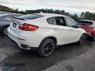 2013 BMW X6 xDrive50i z VIN 5UXFG8C52DL591043, wystawiony jako Copart lot #85150504 z przebiegiem 106 179 mil mil oraz Szkoda całkowita • Salvage title. Historia ofert i sprzedaży dostępna na DreamBid. Obrazek 3.