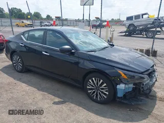 2024 Nissan Altima SV z VIN 1N4BL4DV0RN303301, wystawiony jako IAAI lot #42408464 z przebiegiem 37 152 mil mil oraz . Historia ofert i sprzedaży dostępna na DreamBid. Obrazek 1.