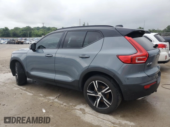 2020 Volvo XC40 R-Design with VIN YV4162UM4L2337658, listed as a Copart auction lot 61304505 with 105,673 mi miles and Salvage title. Bid and sale history available at DreamBid. Image 2.