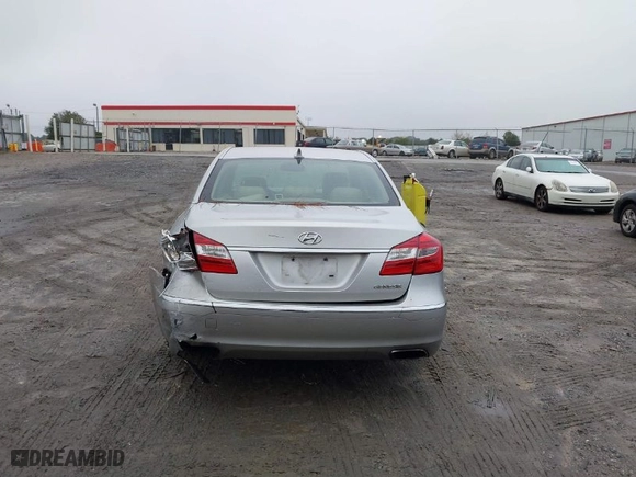 2013 Hyundai Genesis 3.8L with VIN KMHGC4DD8DU242989, listed as a IAAI auction lot 40877168 with 141,367 mi miles. Bid and sale history available at carsss.com. Image 16.