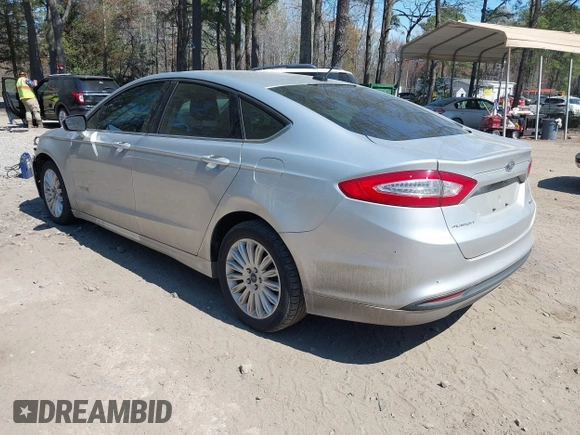 2014 Ford Fusion SE Hybrid with VIN 3FA6P0LU3ER251631, listed as a IAAI auction lot 41917855 with 88,076 mi miles. Bid and sale history available at carsss.com. Image 3.