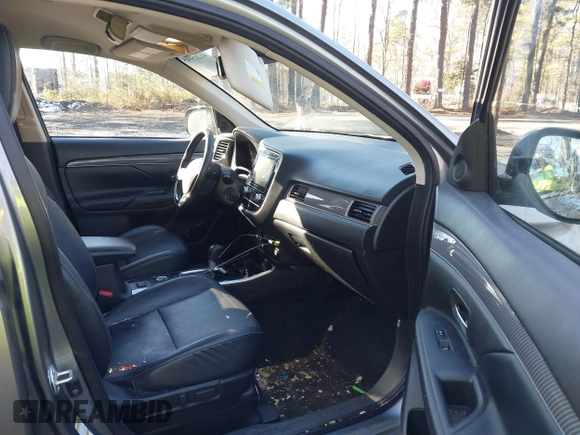 2020 Mitsubishi Outlander ES with VIN JA4AZ3A31LZ041204, listed as a IAAI auction lot 41265645 with 98,372 mi miles and . Bid and sale history available at DreamBid. Image 5.