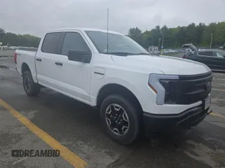 2023 Ford F-150 Lightning Pro z VIN 1FTVW1EL0PWG02840, wystawiony jako IAAI lot #42379448 z przebiegiem 52 710 mil mil oraz . Historia ofert i sprzedaży dostępna na DreamBid. Obrazek 36.