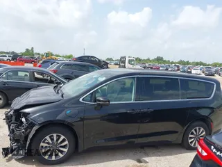 2023 Chrysler Pacifica Hybrid Touring L with VIN 2C4RC1L75PR611901, listed as a IAAI auction lot 42626500 with 44,156 mi miles and . Bid and sale history available at DreamBid. Image 14.