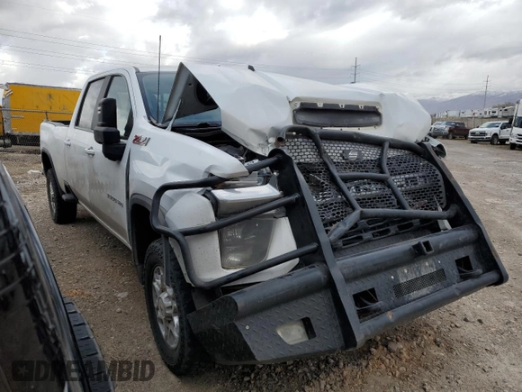 2021 Chevrolet Silverado 3500HD LT with VIN 1GC4YTEY6MF165354, listed as a Copart auction lot 44317015 with 85,376 mi miles and Salvage Title. Bid and sale history available at carsss.com. Image 4.