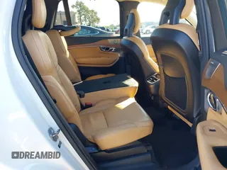 2016 Volvo XC90 T6 Inscription with VIN YV4A22PL1G1036985, listed as a IAAI auction lot 41698124 with 88,578 mi miles. Bid and sale history available at carsss.com. Image 8.