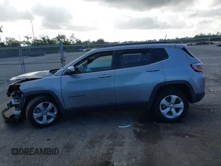 2020 Jeep Compass Altitude z VIN 3C4NJCBB6LT235321, wystawiony jako IAAI lot #42497160 z przebiegiem 25 615 mil mil oraz . Historia ofert i sprzedaży dostępna na DreamBid. Obrazek 15.