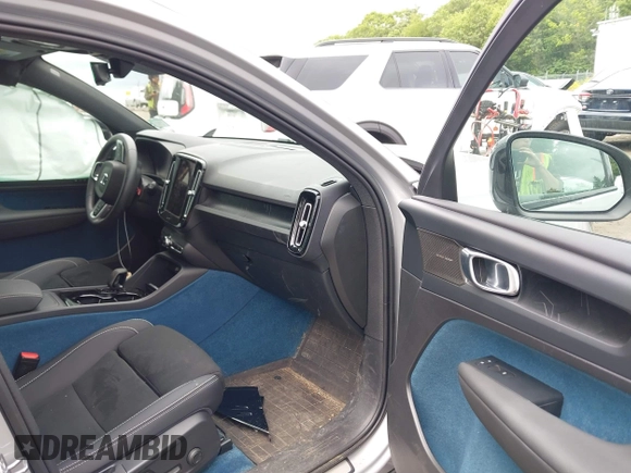 2023 Volvo XC40 Ultimate with VIN YV4ED3UM1P2058851, listed as a IAAI auction lot 42525409 with 11,626 mi miles and . Bid and sale history available at DreamBid. Image 5.