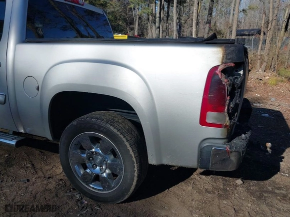 2011 GMC Sierra 1500 SLE with VIN 3GTP1VE08BG303883, listed as a IAAI auction lot 41448142 with 224,788 mi miles. Bid and sale history available at carsss.com. Image 12.