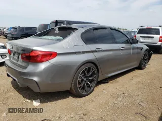 2018 BMW M5 z VIN WBSJF0C50JB283220, wystawiony jako Copart lot #62178853 z przebiegiem Nie podano mil oraz . Historia ofert i sprzedaży dostępna na DreamBid. Obrazek 3.