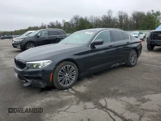 2019 BMW 5 Series 540i xDrive z VIN WBAJE7C54KWW19994, wystawiony jako Copart lot #57973055 z przebiegiem 121 995 mil mil oraz Szkoda całkowita • Salvage title. Historia ofert i sprzedaży dostępna na DreamBid. Obrazek 1.