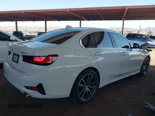 2022 BMW 3 Series 330i с VIN 3MW5R1J01N8C47893, выставлен на аукционе IAAI как лот 42312006 с пробегом 25 430 миль миль и . История ставок и продаж доступна на DreamBid. Изображение 4.
