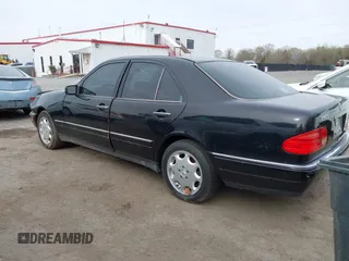 1997 Mercedes-Benz E-Class with VIN WDBJF72F9VA589689, listed as a IAAI auction lot 41929830 with 172,334 mi miles. Bid and sale history available at carsss.com. Image 3.