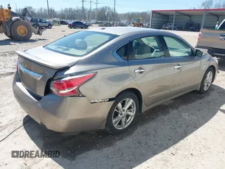 2013 Nissan Altima SV with VIN 1N4AL3AP0DN558180, listed as a IAAI auction lot 41739869 with 232,134 mi miles and . Bid and sale history available at carsss.com. Image 4.