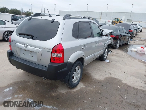 2007 Hyundai Tucson SE with VIN KM8JN12D57U670203, listed as a IAAI auction lot 41619422 with 92,450 mi miles. Bid and sale history available at carsss.com. Image 4.
