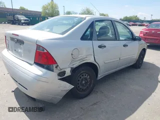 2007 Ford Focus S with VIN 1FAFP34N37W309603, listed as a IAAI auction lot 42050142 with 87,371 mi miles and . Bid and sale history available at carsss.com. Image 4.