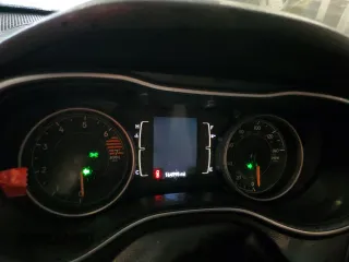 2019 Jeep Cherokee Latitude z VIN 1C4PJLCB7KD160561, wystawiony jako Copart lot #51699365 z przebiegiem 164 995 mil mil oraz Szkoda całkowita • Salvage title. Historia ofert i sprzedaży dostępna na DreamBid. Obrazek 9.
