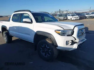 2017 Toyota Tacoma SR5 z VIN 3TMCZ5AN9HM061737, wystawiony jako IAAI lot #41959420 z przebiegiem 86 395 mil mil oraz . Historia ofert i sprzedaży dostępna na DreamBid. Obrazek 1.