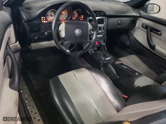 2000 Mercedes-Benz SLK-Class Kompressor with VIN WDBKK47FXYF168434, listed as a Copart auction lot 47393865 with 177,445 mi miles and Clean Title. Bid and sale history available at carsss.com. Image 8.