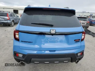 2025 Honda Passport TrailSport z VIN 5FNYF8H65SB009838, wystawiony jako Copart lot #87318814 z przebiegiem 2222 mil mil oraz Szkody całkowita. Historia ofert i sprzedaży dostępna na DreamBid. Obrazek 6.