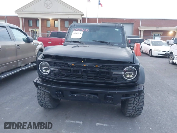 2021 Ford Bronco z VIN 1FMEE5DH0MLA77066, wystawiony jako IAAI lot #41889270 z przebiegiem 62 610 mil mil oraz . Historia ofert i sprzedaży dostępna na DreamBid. Obrazek 12.