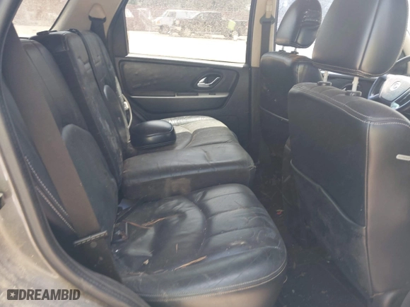 2005 Mercury Mariner Luxury with VIN 4M2CU57195DJ25103, listed as a IAAI auction lot 42032296 with 154,134 mi miles. Bid and sale history available at carsss.com. Image 8.