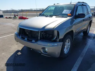 2005 GMC Envoy SLE z VIN 1GKDT13S252331044, wystawiony jako IAAI lot #41749219 z przebiegiem 263 876 mil mil oraz . Historia ofert i sprzedaży dostępna na DreamBid. Obrazek 6.