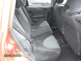 2007 Honda Fit Sport z VIN JHMGD38697S008821, wystawiony jako IAAI lot #42344743 z przebiegiem 136 805 mil mil oraz . Historia ofert i sprzedaży dostępna na DreamBid. Obrazek 8.
