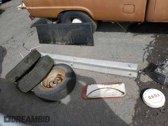 1966 Ford F-250 z VIN F25YR872296, wystawiony jako Copart lot #52436355 z przebiegiem 22 587 mil mil oraz Czysty tytuł • Clean title. Historia ofert i sprzedaży dostępna na DreamBid. Obrazek 12.