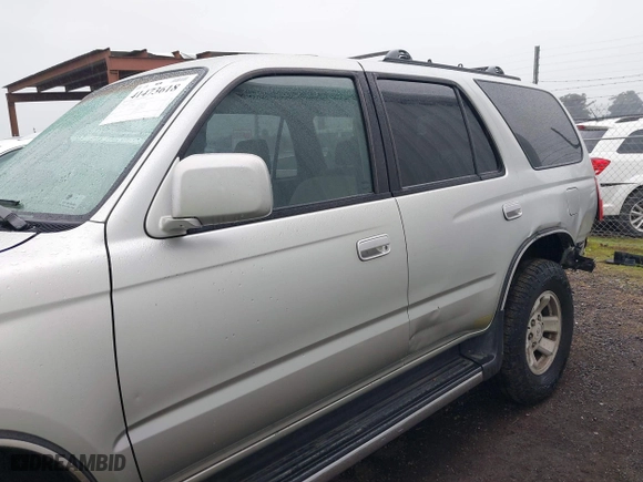 1999 Toyota 4Runner SR5 with VIN JT3HN86RXX0232435, listed as a IAAI auction lot 41473618 with 267,054 mi miles. Bid and sale history available at carsss.com. Image 15.