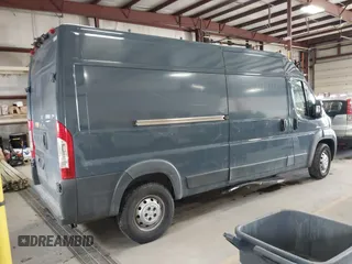 2018 Ram ProMaster Cargo z VIN 3C6TRVDG2JE160937, wystawiony jako IAAI lot #41654742 z przebiegiem 206 731 mil mil oraz . Historia ofert i sprzedaży dostępna na DreamBid. Obrazek 4.