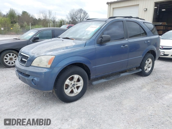 2004 Kia Sorento LX with VIN KNDJC733545221418, listed as a IAAI auction lot 41842215 with 129,177 mi miles. Bid and sale history available at carsss.com. Image 2.