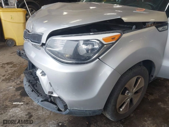 2016 Kia Soul with VIN KNDJN2A22G7843605, listed as a IAAI auction lot 41764200 with NaN miles. Bid and sale history available at carsss.com. Image 20.